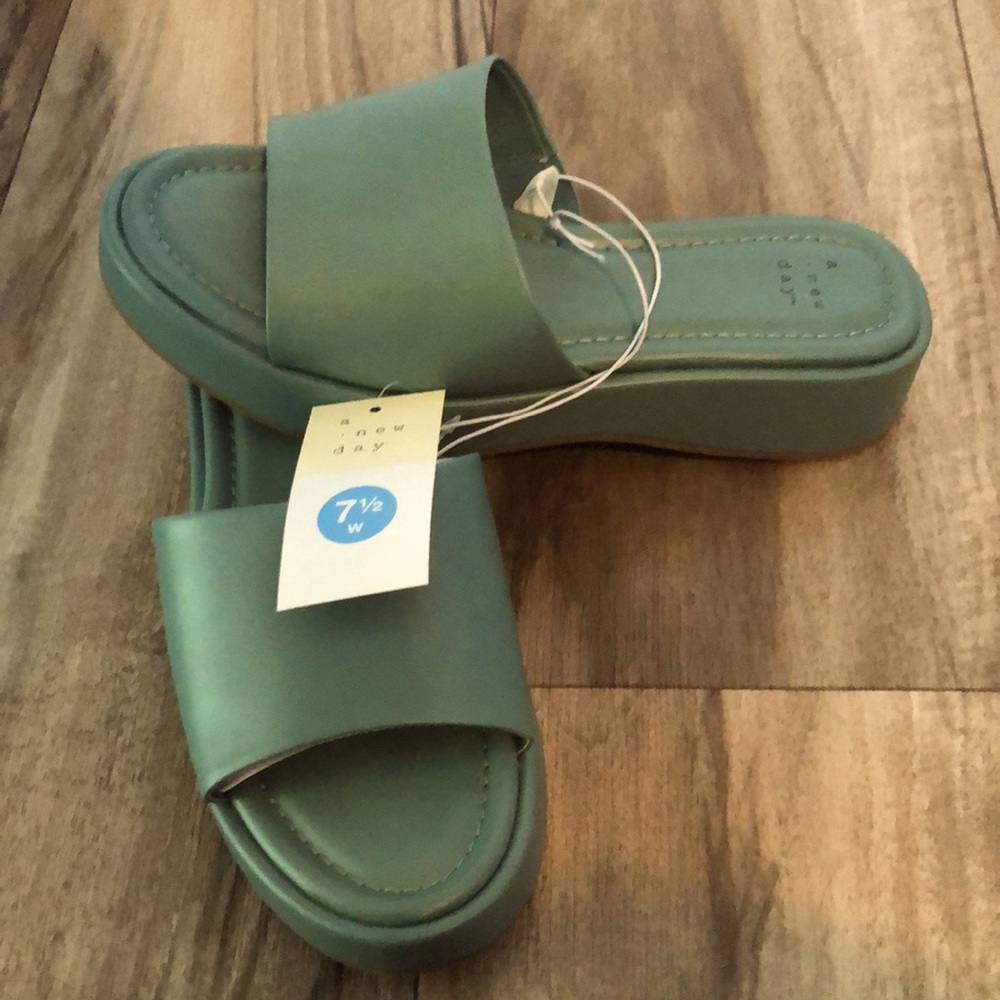 Platform Slide Sandals - Picture 4 of 6